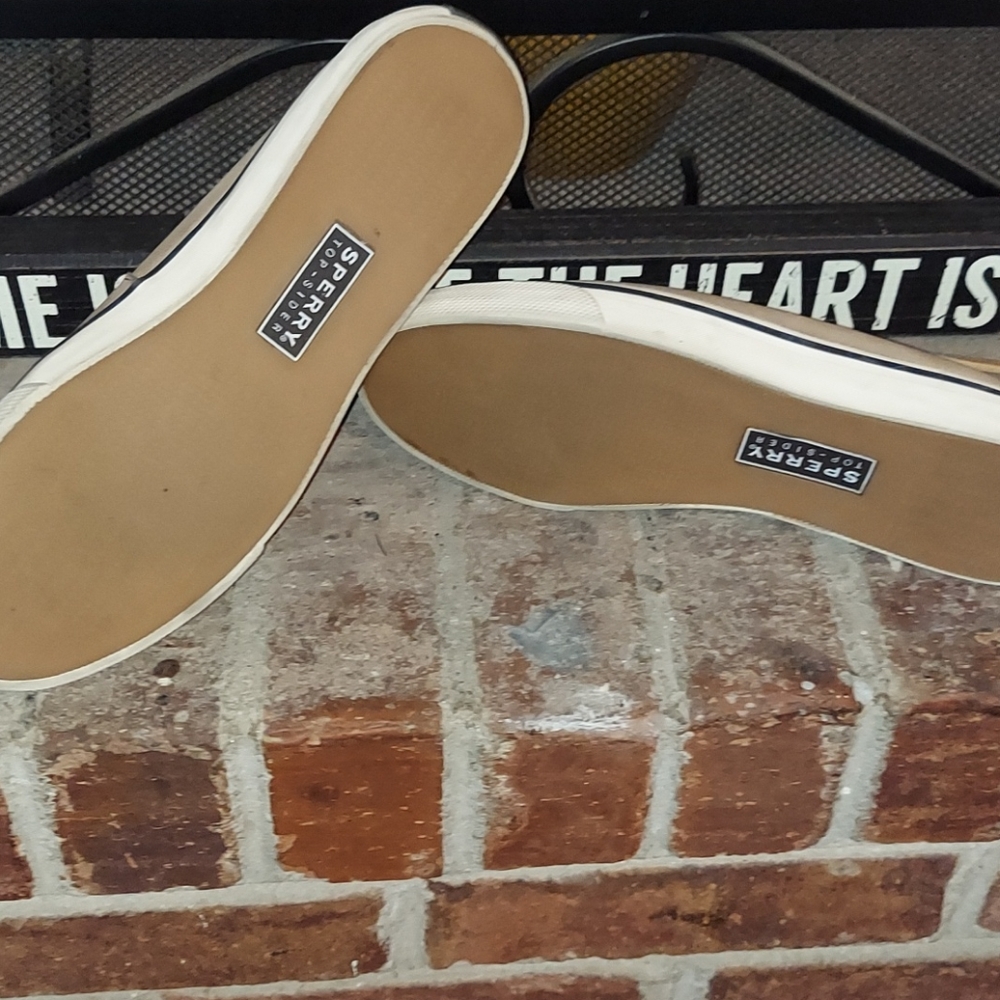 Shoes - Picture 5 of 8